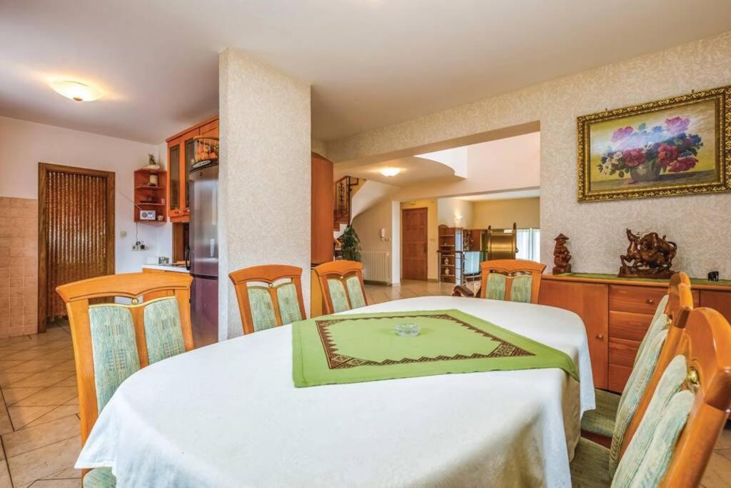 Ferienwohnung Lux Apartman Leo Kostrena Exterior foto