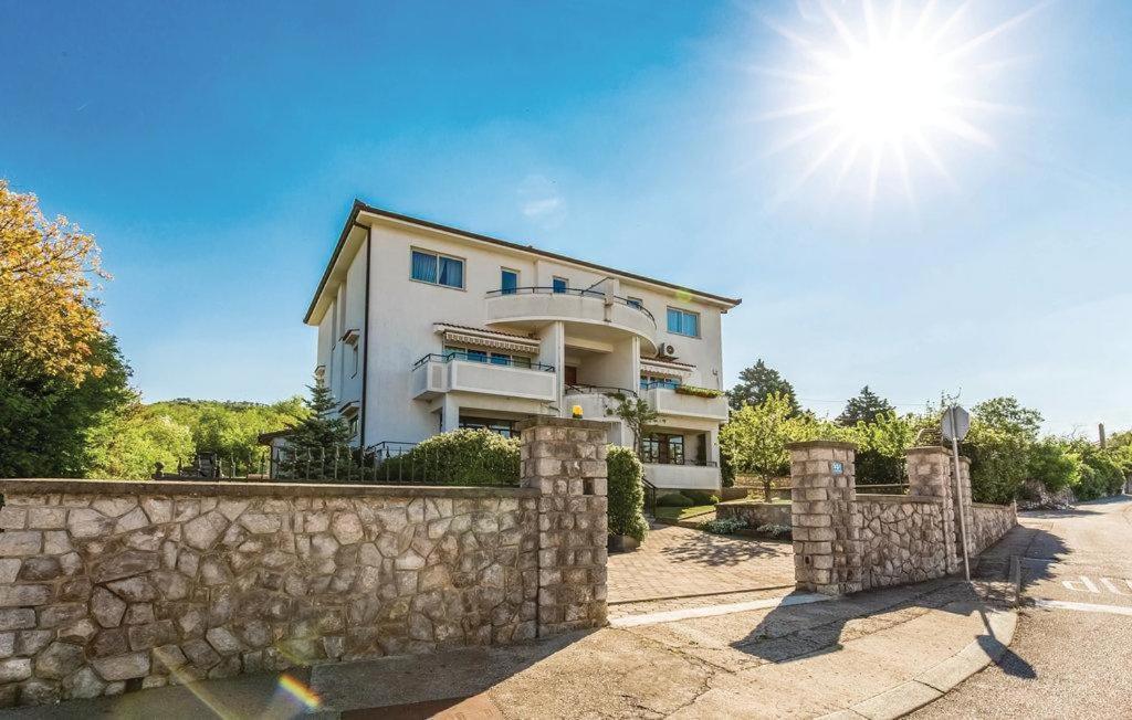 Ferienwohnung Lux Apartman Leo Kostrena Exterior foto