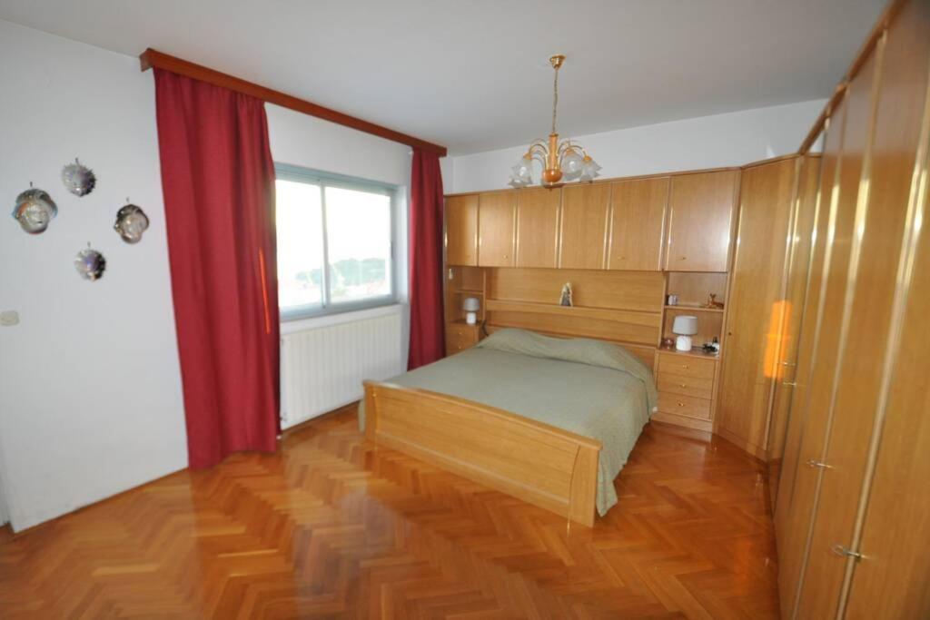 Ferienwohnung Lux Apartman Leo Kostrena Exterior foto